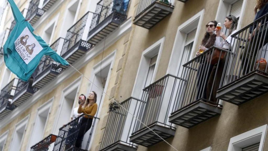 Verbena vecinal en una calle de Madrid.