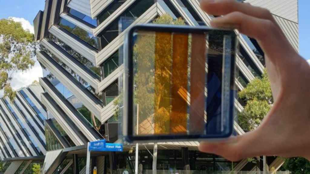 Celda solar semi-transparente