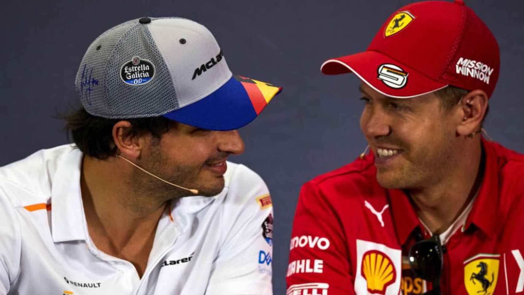 Carlos Sainz y Sebastian Vettel, durante una rueda de prensa