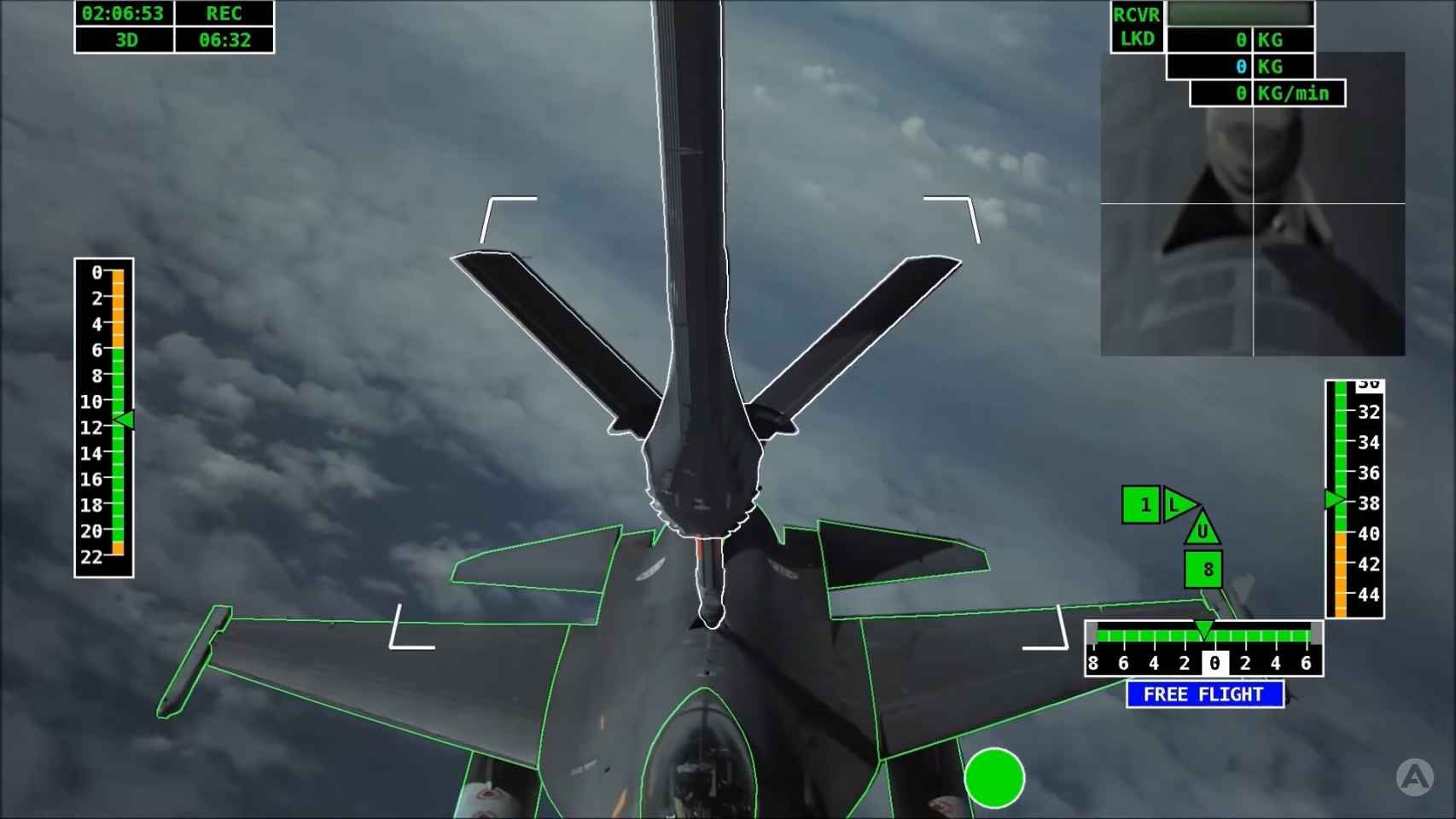 F-16 con el A3R en plena maniobra de reabastecimiento