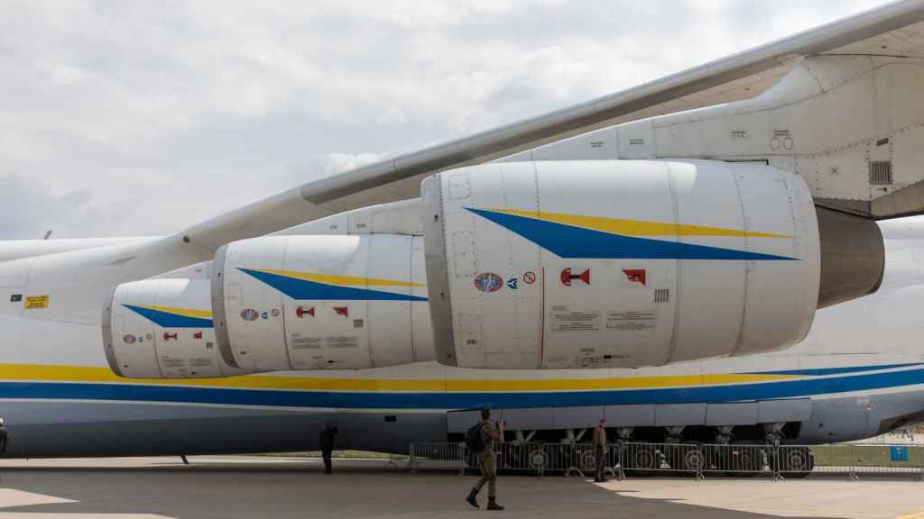 Tres de los seis motores del An-225