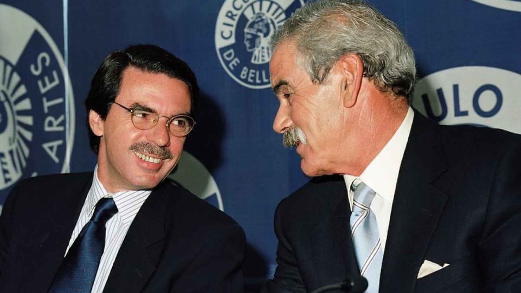 José María Aznar junto a Bernardino en la presentación de su libro.