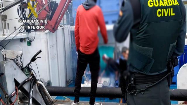 Identifican a 14 personas que hacían una barbacoa en un barco en Huelva