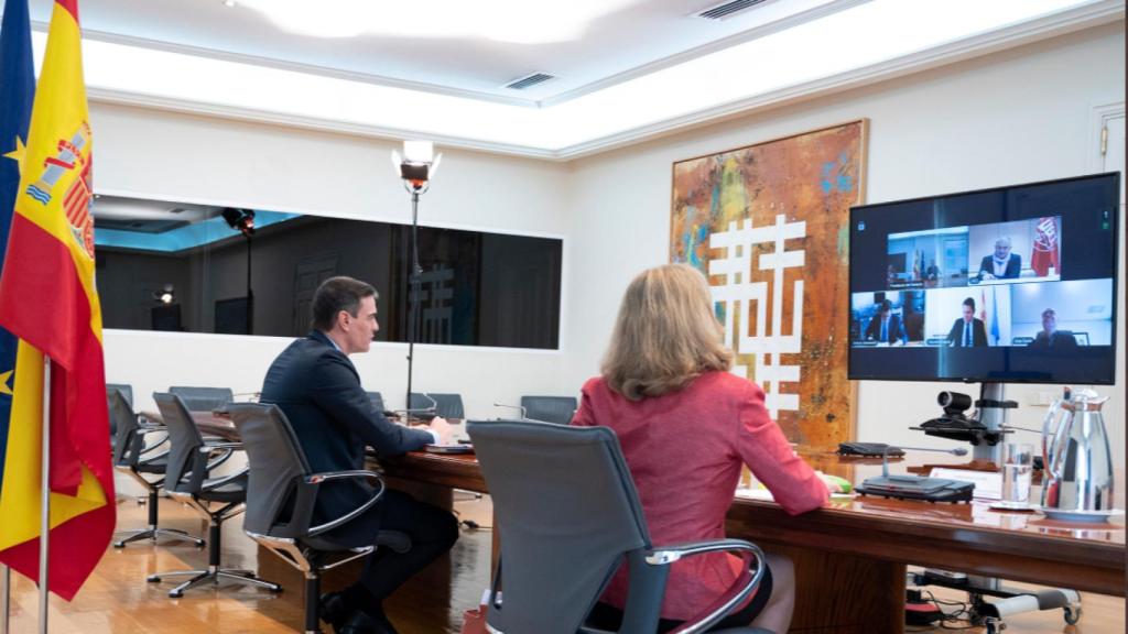 Reunión telemática de los agentes sociales con Pedro Sánchez y Nadia Calviño.