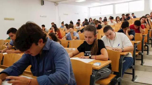 Estudiantes durante un examen de Selectividad el año pasado en la Universidad de Sevilla.