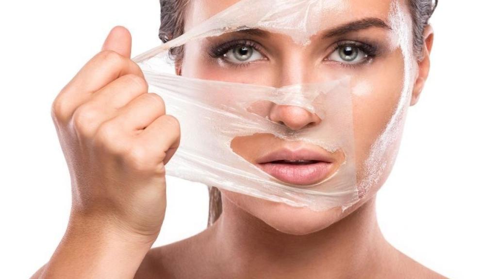 Hazte un peeling con mascarillas especializadas.