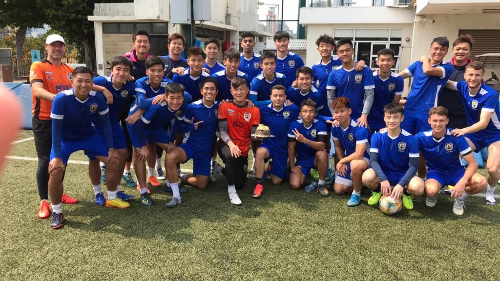 Carles Tena, junto a sus compañeros