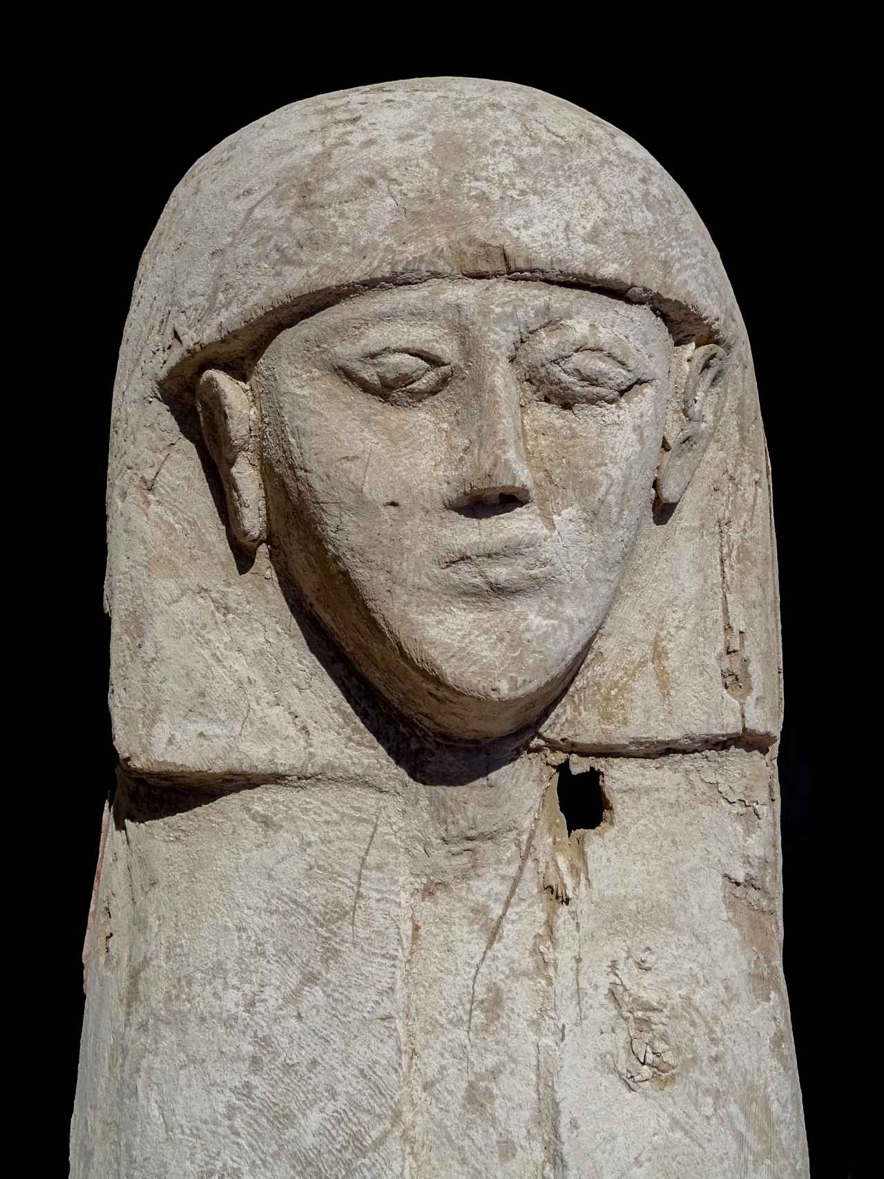 Detalle del ataúd, de una antigüedad de 3.600 años.