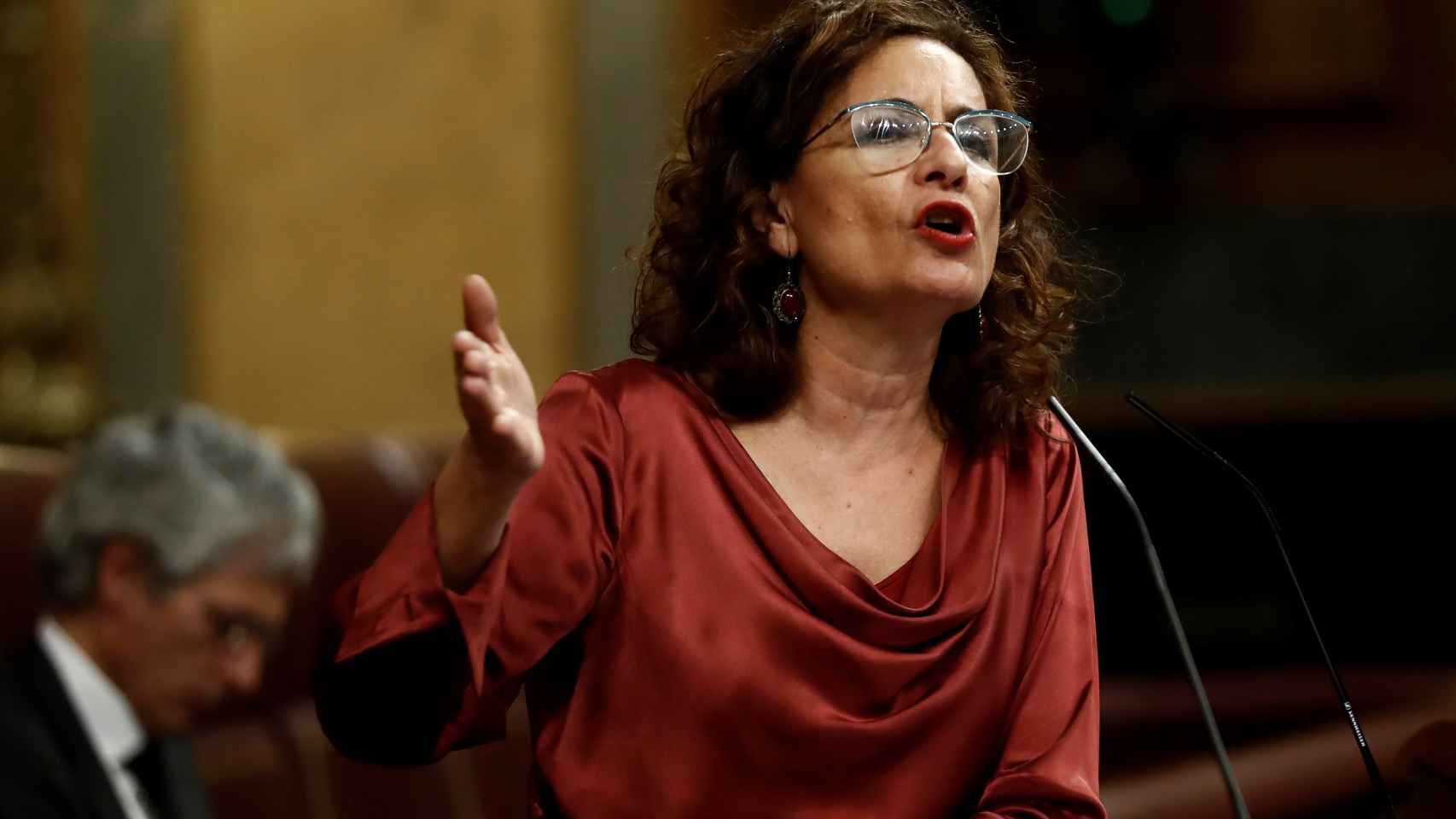 La ministra del Gobierno, María Jesús Montero, interviene en el pleno del Congreso.
