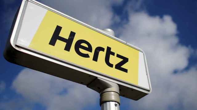 Rótulo de Hertz en uno de sus centros de alquiler.