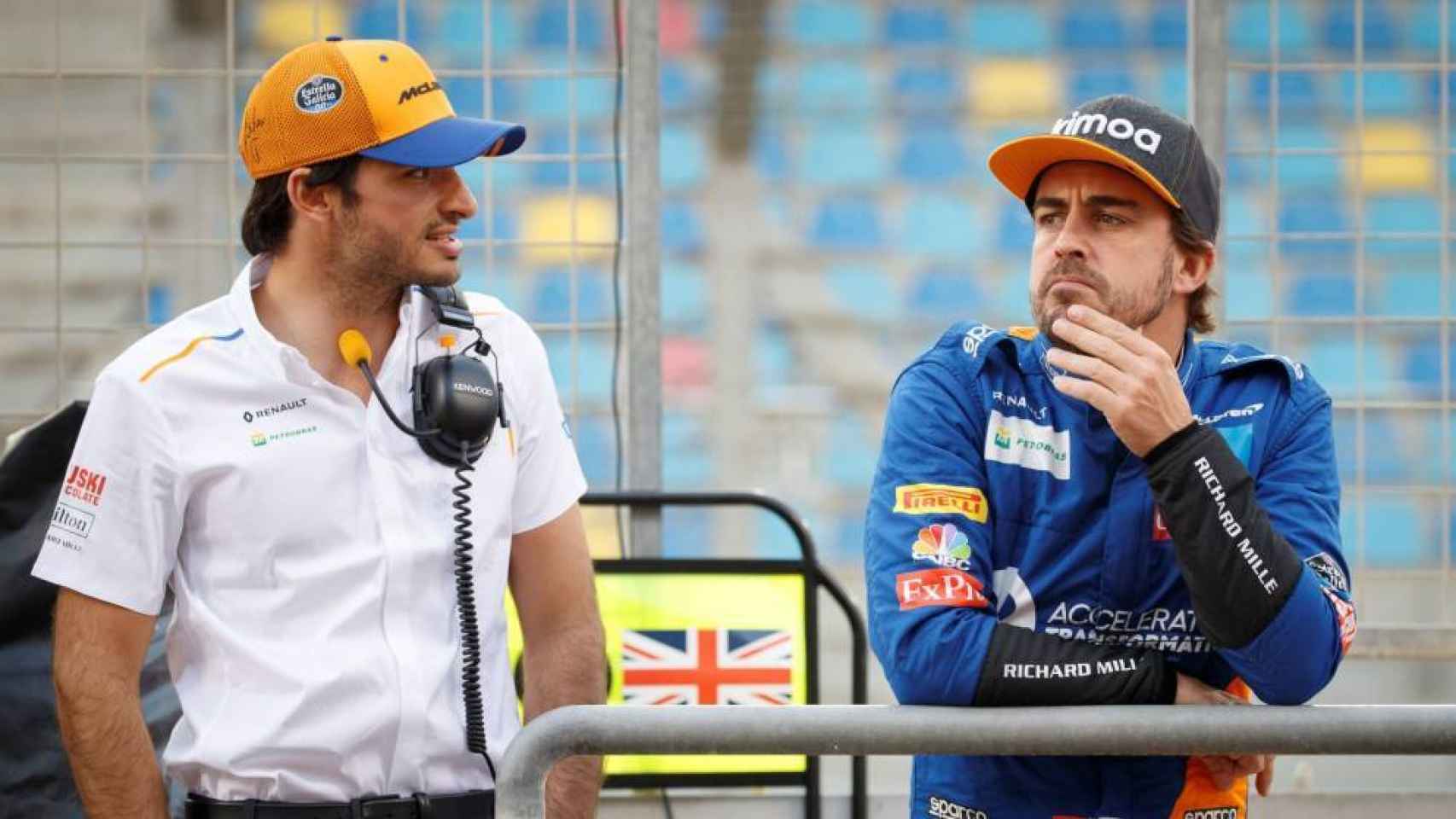 Fernando Alonso y Carlos Sainz, durante un test de la Formula 1 con McLaren