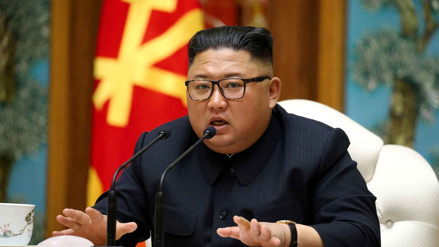 Kim Jong-un habla durante una reunión del comité central del Partido de los Trabajadores de Corea.