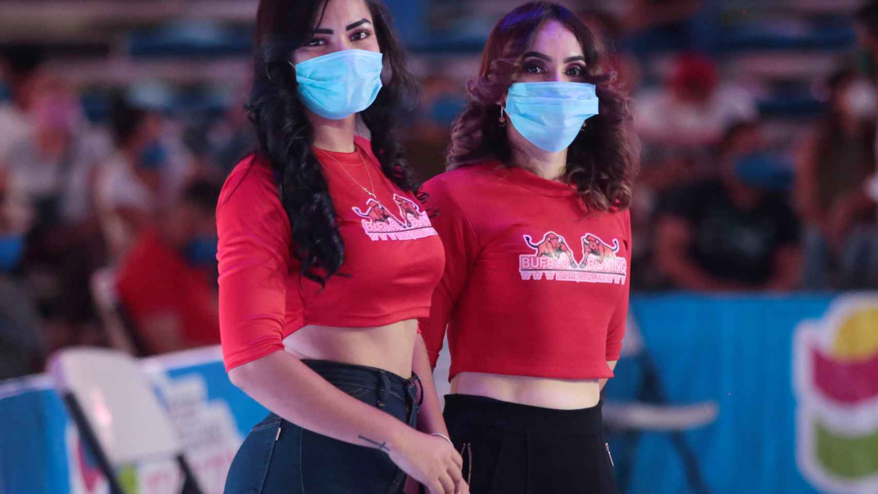 Azafatas durante la velada de boxeo en Nicaragua
