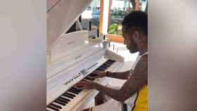 Neymar con su piano