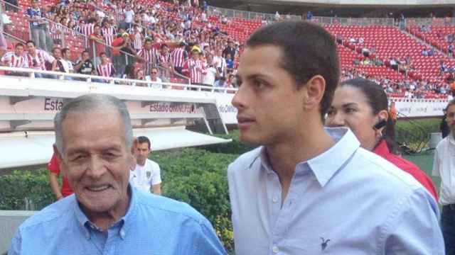 Tomás Balcázar y su nieto Chicharito