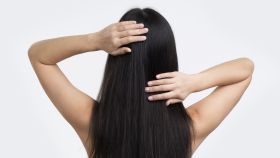 6 formas naturales de alisar el pelo
