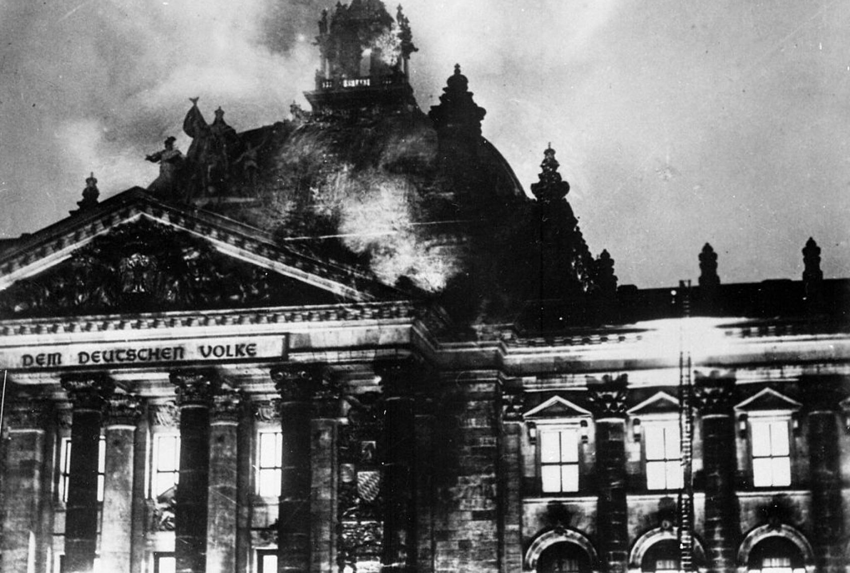 Incendio del Reicshtag el 27 de febrero e 1933.
