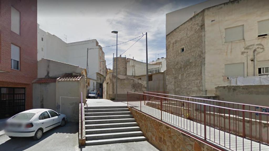 Plaza de la calle Almagro donde se produjeron los supuestos abusos sexuales sobre la menor de edad, de 14 años.