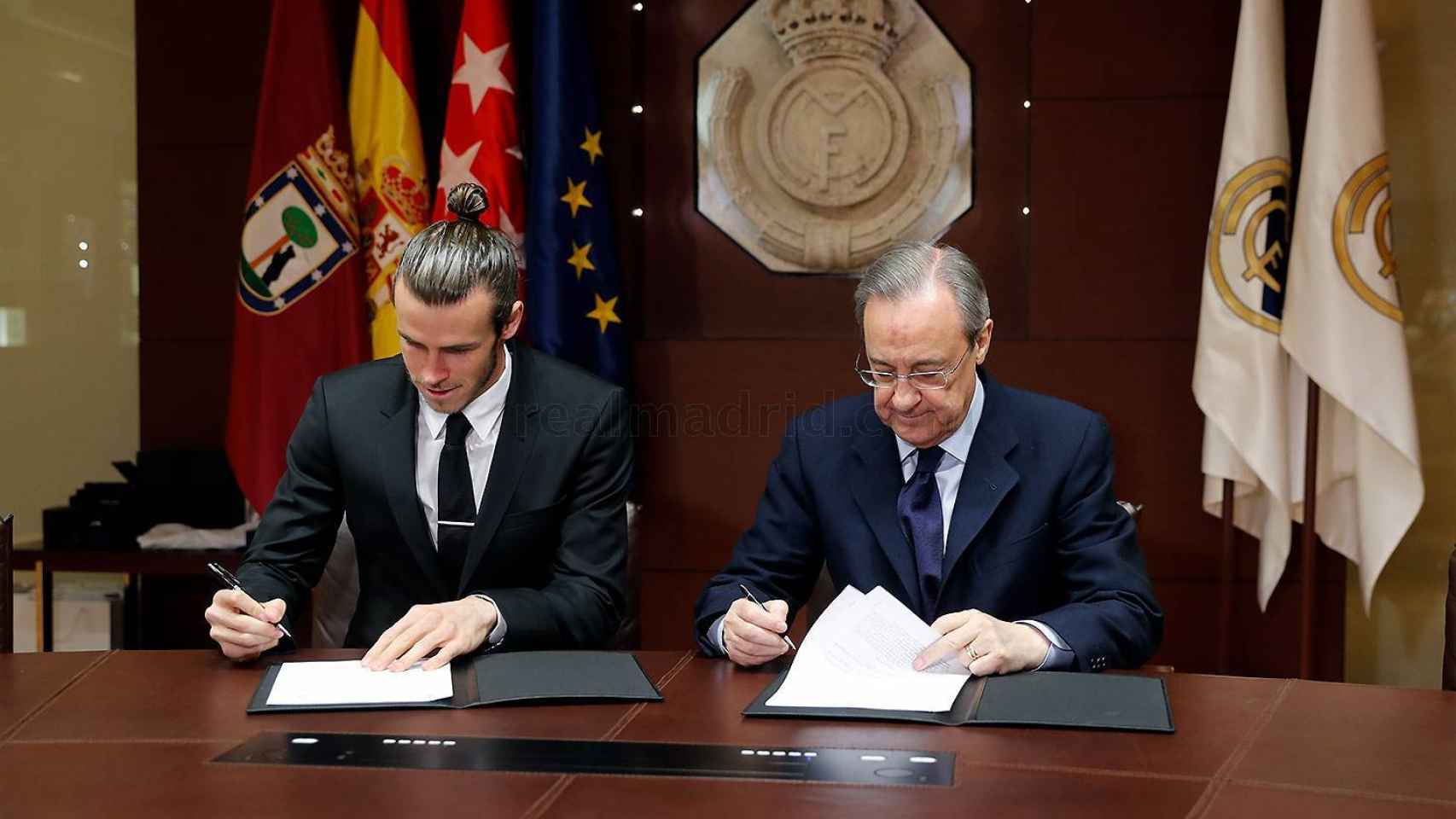 Gareth Bale y Florentino Pérez firman su contrato de renovación con el Real Madrid