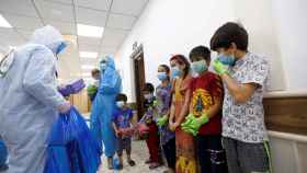 Niños en un hospital durante la pandemia.