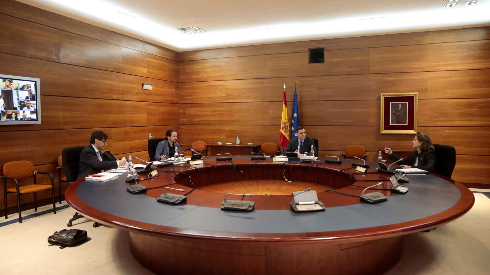Pedro Sánchez, Teresa Ribera, Salvador Illa y Pablo Iglesias asisten al Consejo de Ministros de manera presencial.