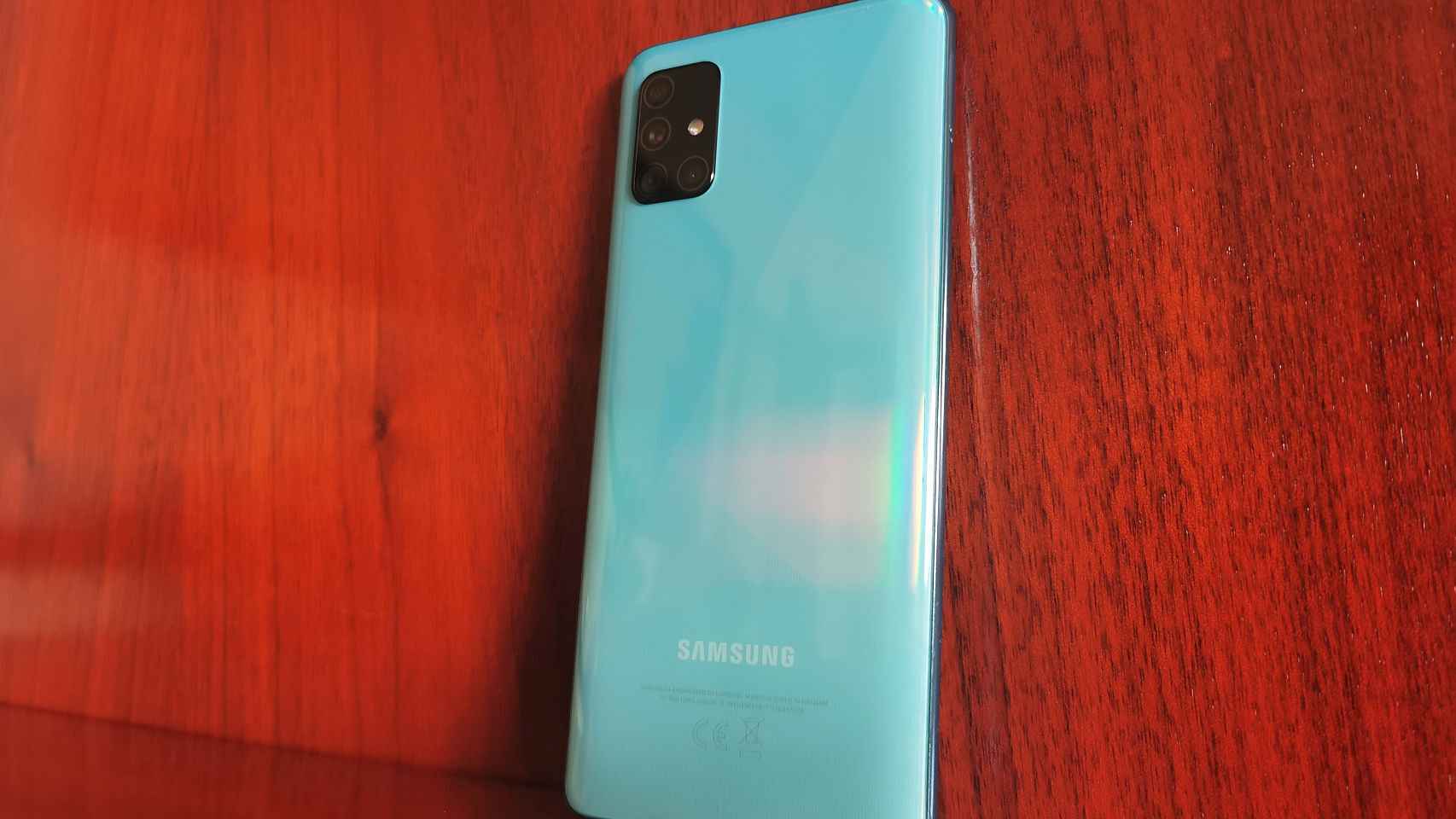 El Samsung Galaxy A51, uno de los mejores móviles por menos de 300 euros.
