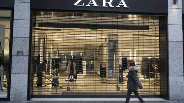 Una tienda de Zara cerrada horas antes de que se decretara el estado de alarma.