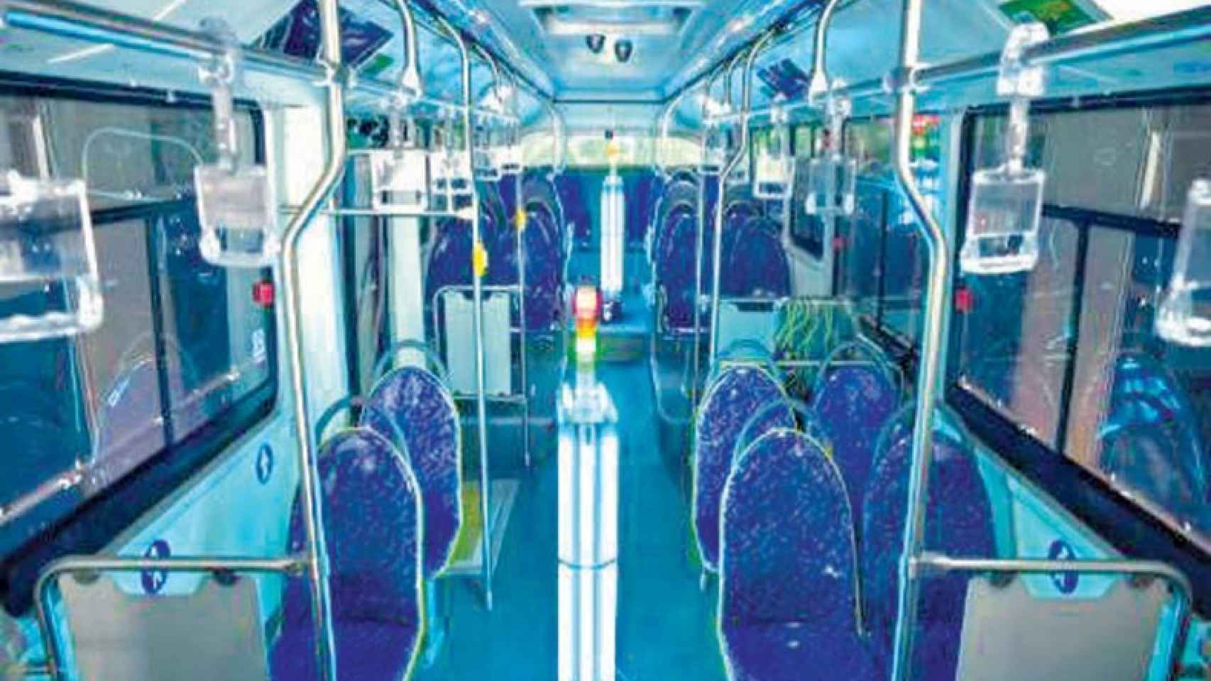 En China usan luz ultravioleta para desinfectar autobuses.