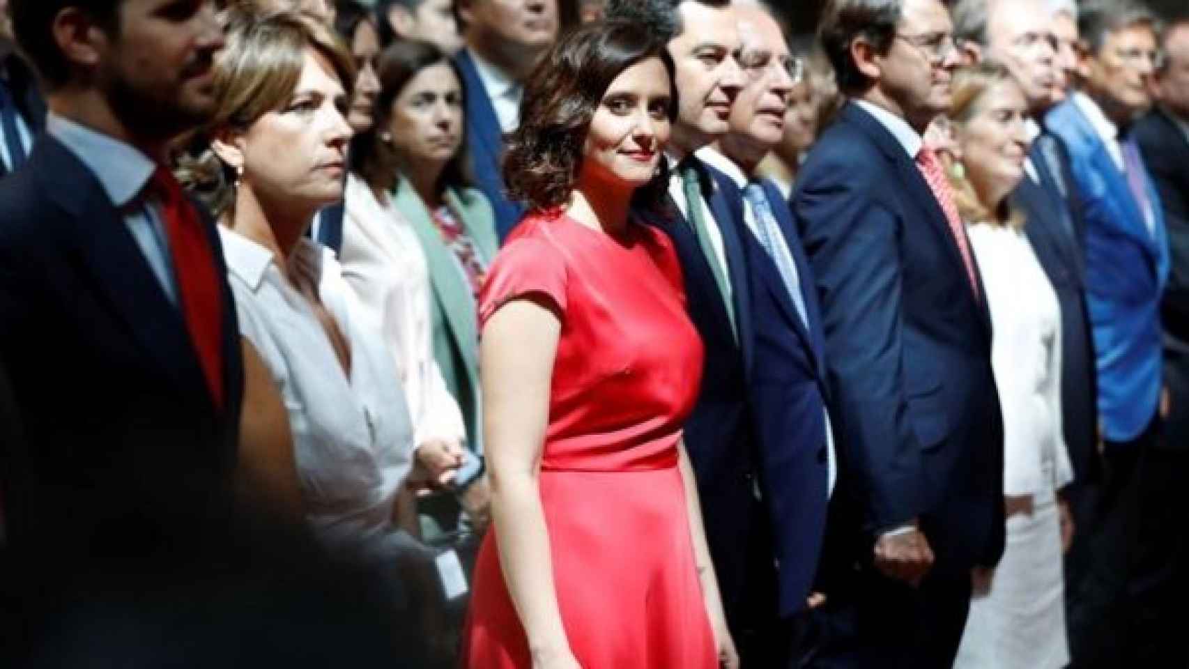 El líder del PP, Pablo Casado (i), acompañando a la presidenta de Madrid, Isabel Díaz Ayuso, junto al presidente Andalucía, Juanma Moreno Bonilla.