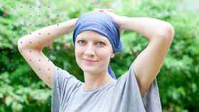 La pérdida de las cejas y del pelo es uno de los efectos secundarios de la quimioterapia.