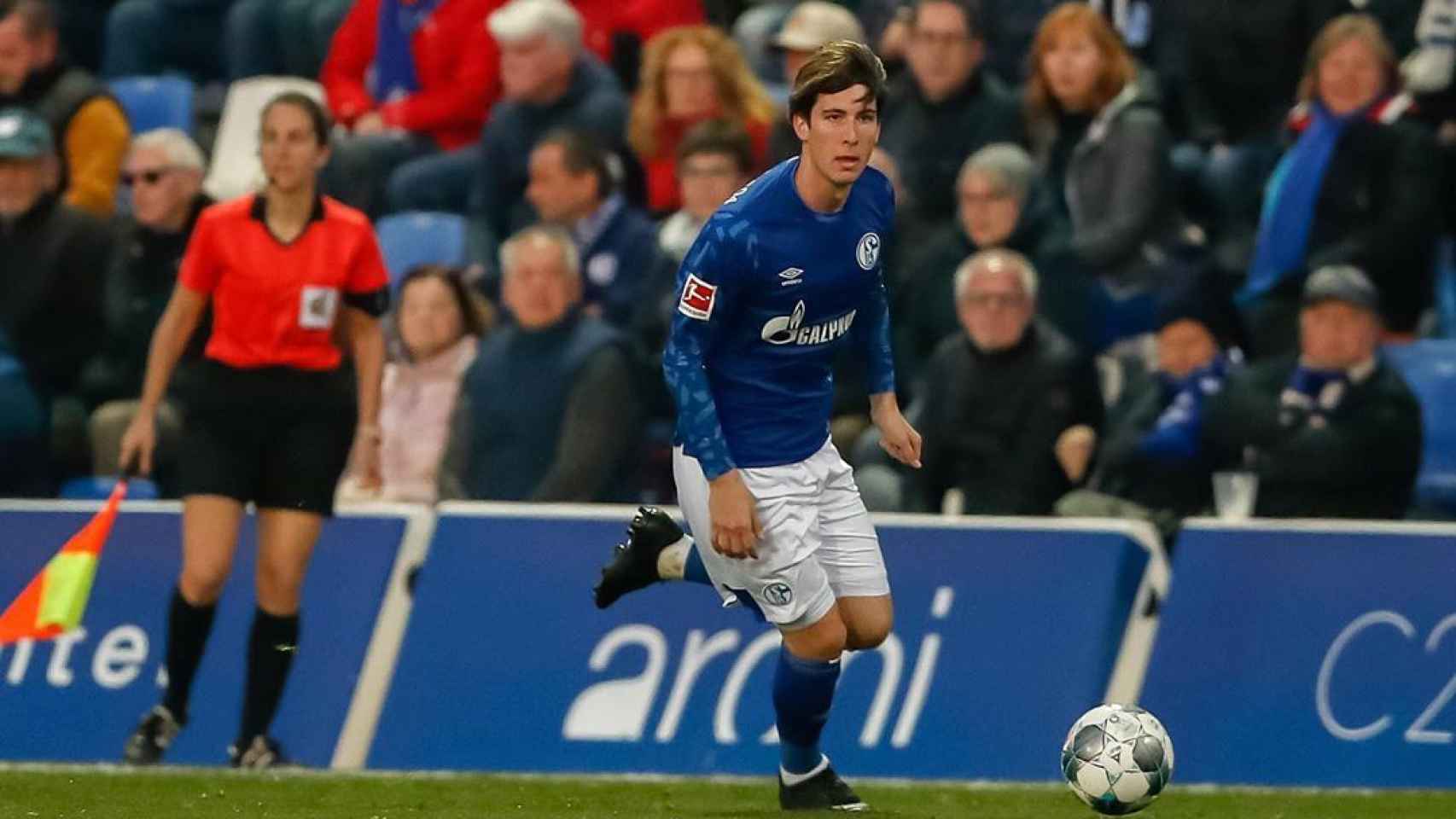 Juan Miranda, durante un partido con el Schalke