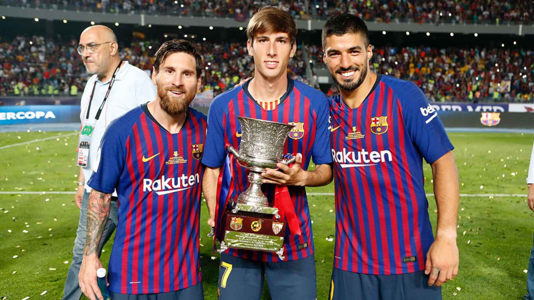 Juan Miranda, junto a Messi y Suárez tras ganar la Supercopa de España 2018