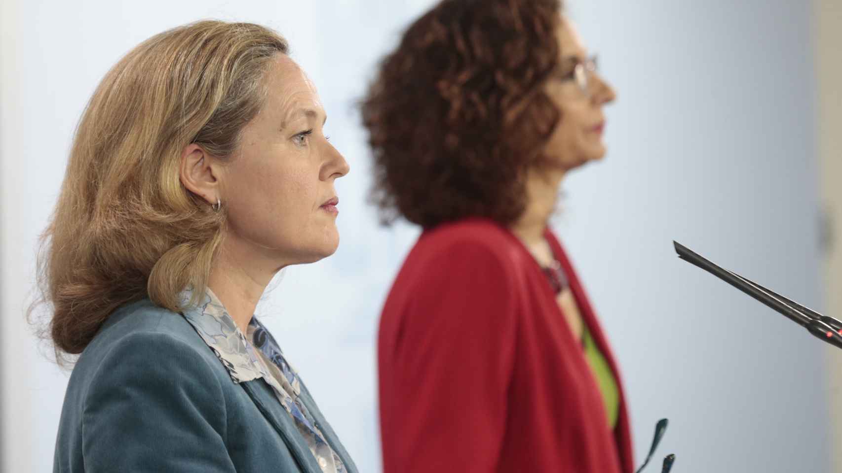 La vicepresidenta de Economía, Nadia Calviño, y la ministra de Hacienda, María Jesús Montero.