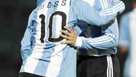 Messi y Zanetti con Argentina