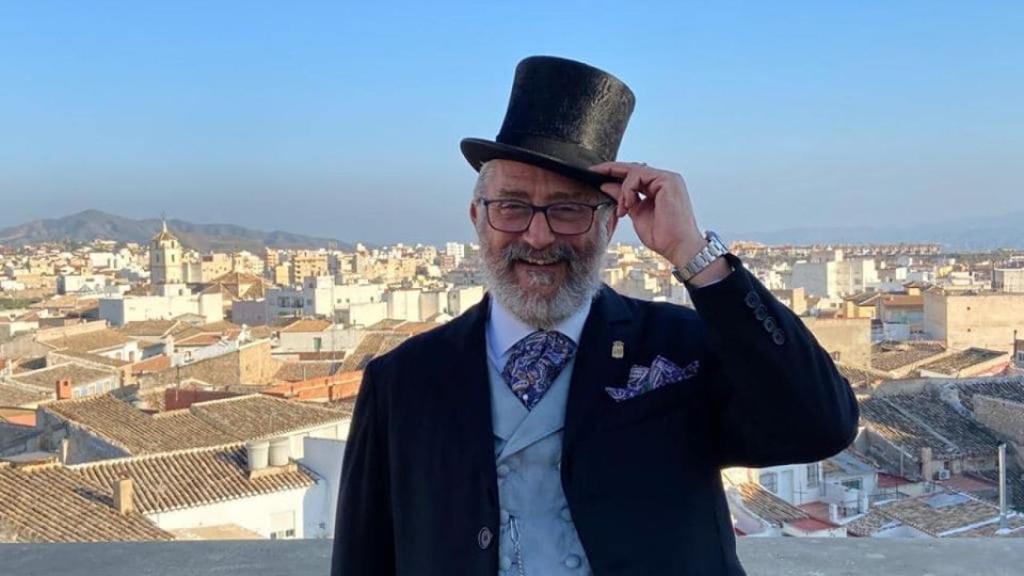 El alcalde de Albox, vestido para el carnaval.