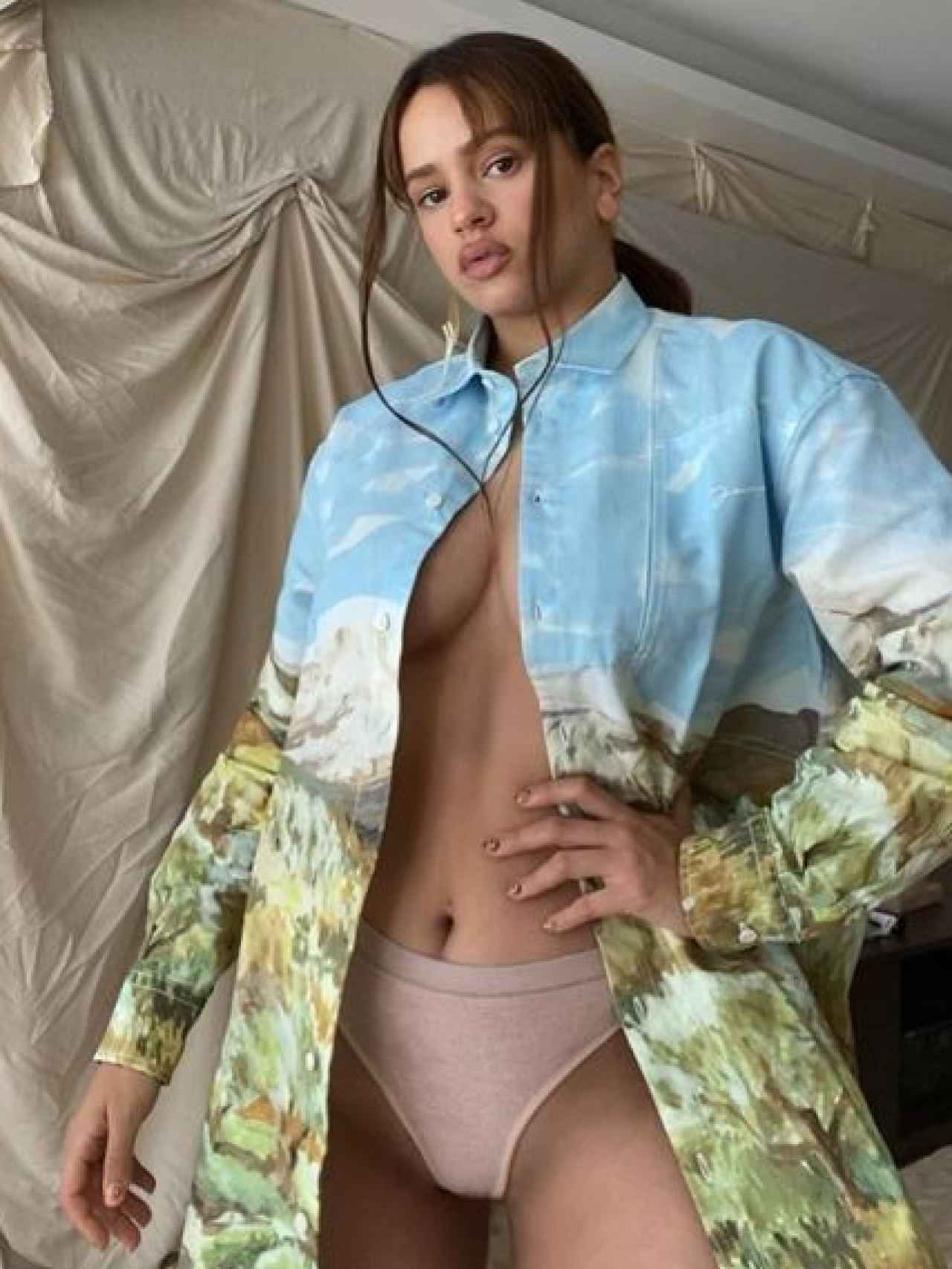 Perímetro mayor Doméstico Imágenes del día: la foto de Rosalía sin ropa interior que deja en shock a  sus fans y a Naomi Campbell
