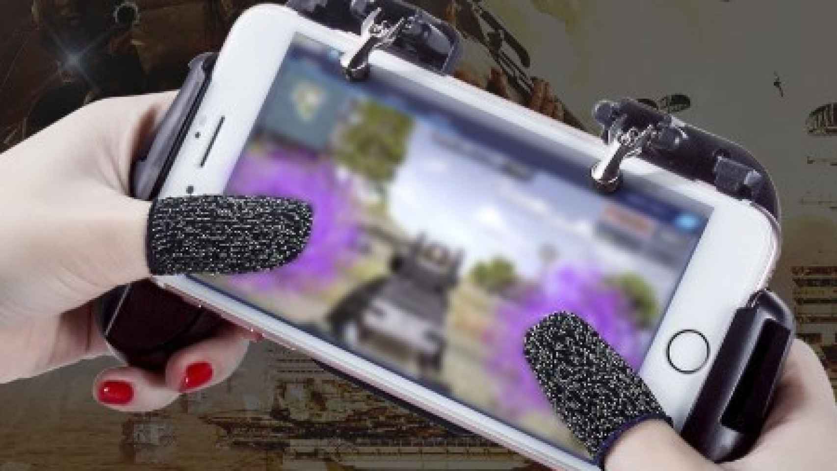 El accesorio para jugar en el móvil más loco, mini guantes para tus pulgares