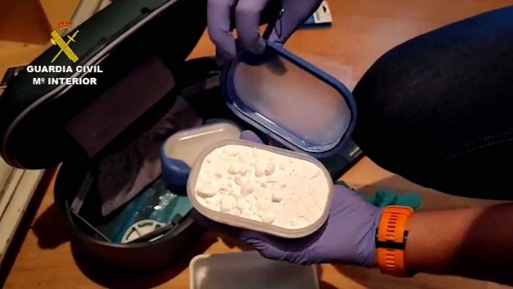 Los 108 gramos de cocaína hallados en la vivienda de los atracadores.