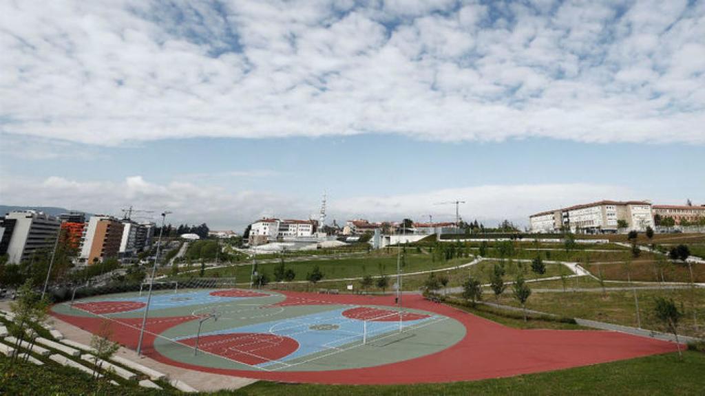 Pistas polideportivas vacías