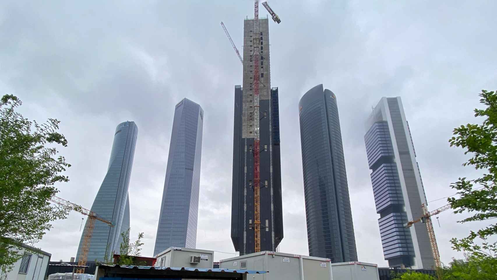 Imagen de la Torre Caleido (Madrid), aún en construcción.