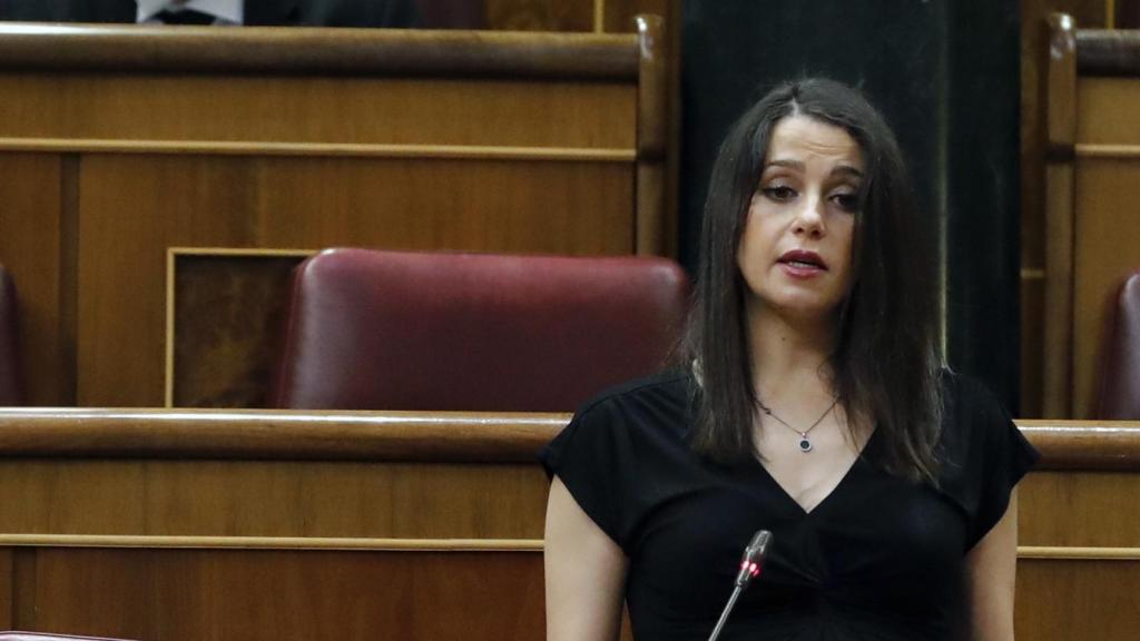 Inés Arrimadas, presidenta de Ciudadanos, defiende el 'sí' de los liberales al estado de alarma.