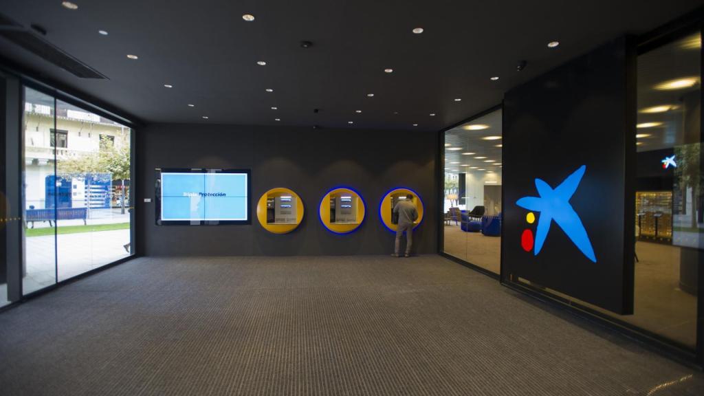 Algunos cajeros de CaixaBank ya incluyen la opción de reconocimiento facial.