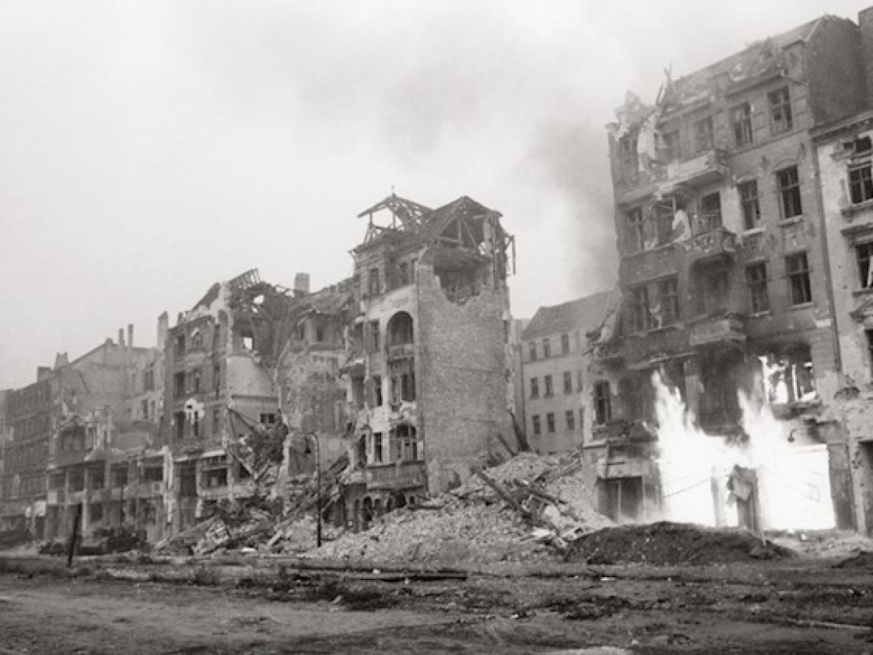 El fin de la II Guerra Mundial en Europa, en imágenes: las impactantes  ruinas de Berlín
