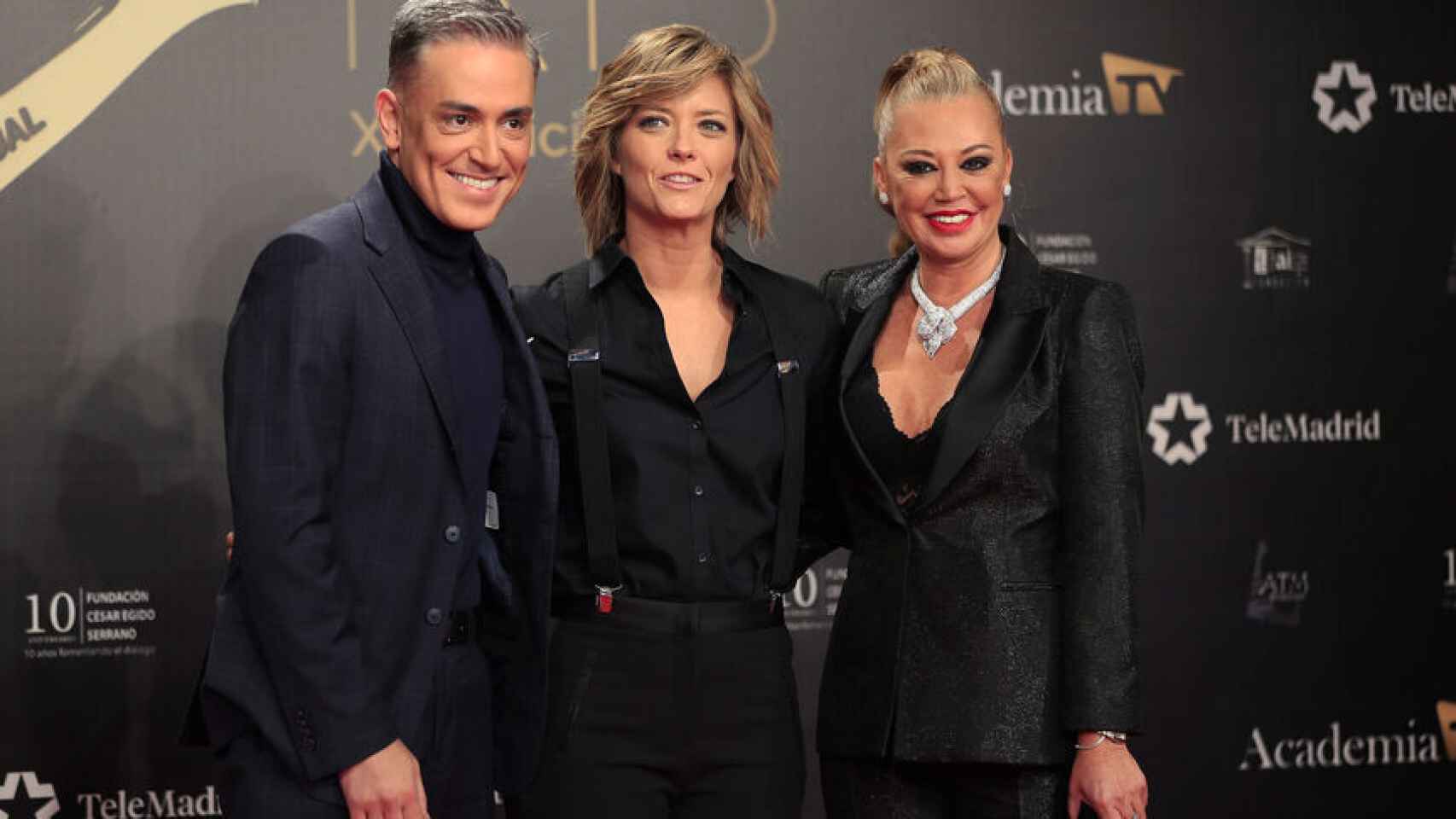 María Casado junto a Kiko Hernández y Belén Esteban en los Premios Iris 2019.