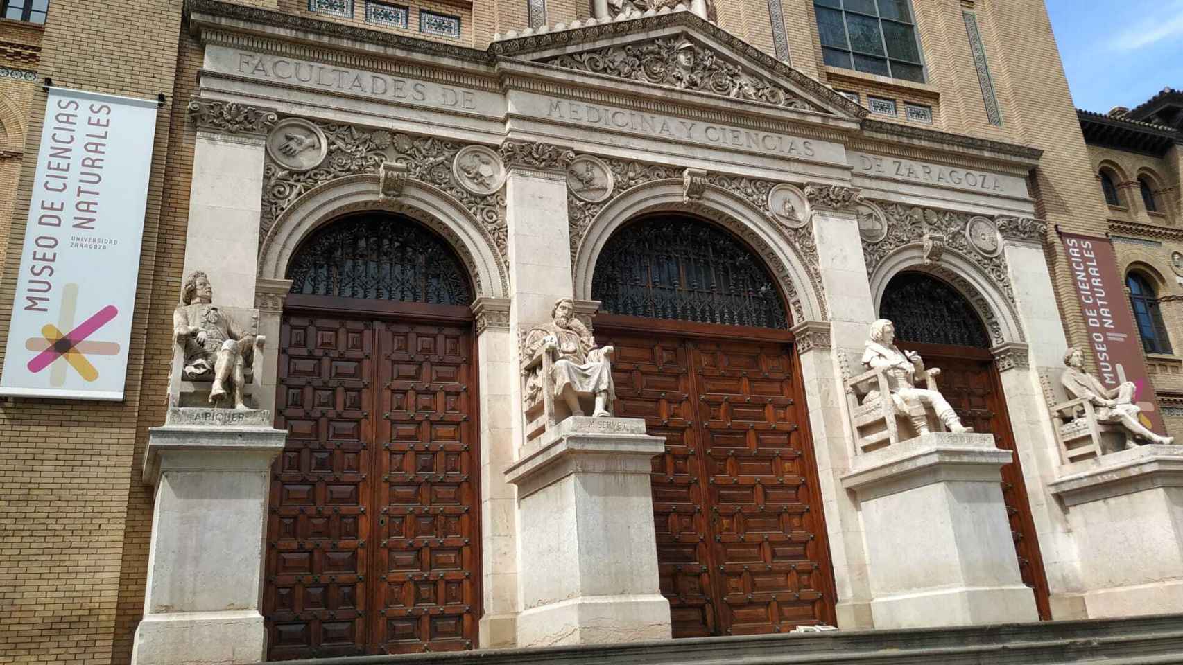 La antigua facultad de Medicina de la Universidad de Zaragoza, a escasos minutos del domicilio familiar. En la actualidad funciona como Paraninfo.