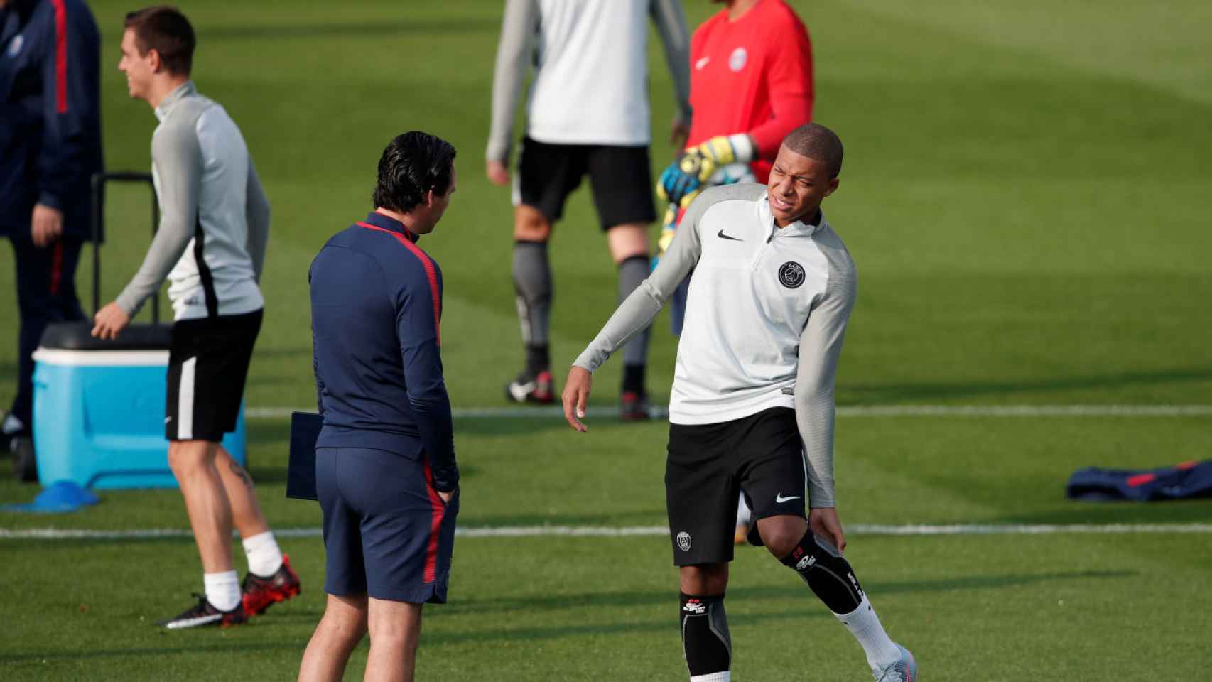 Kylian Mbappé y Unai Emery en el PSG