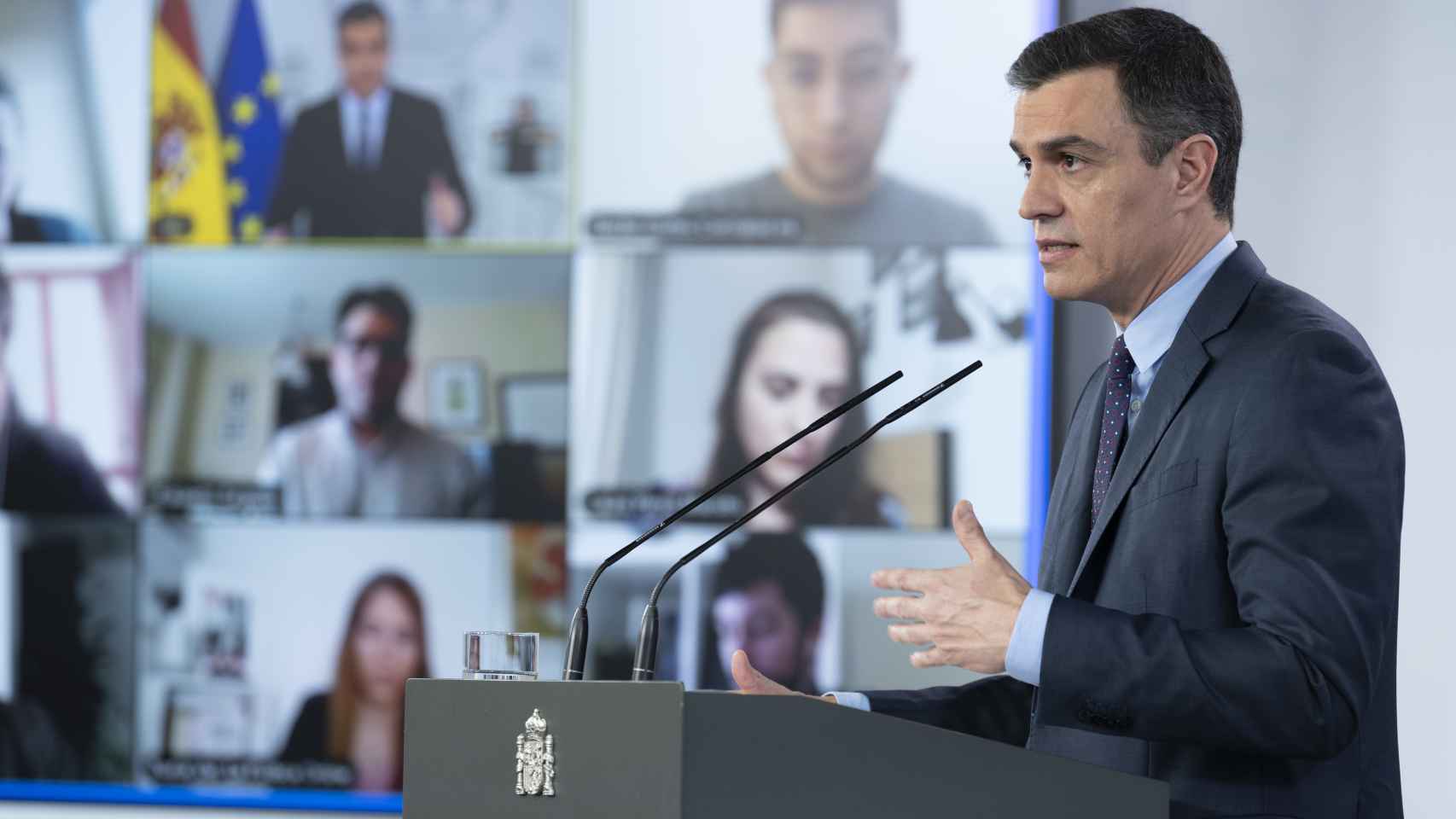PedroSánchez, presidente del Gobierno, ante las preguntas de la prensa.