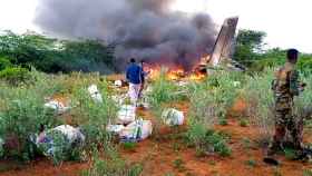 Los restos del avión derribado cerca del aeropuerto de Bardale, en Somalia.