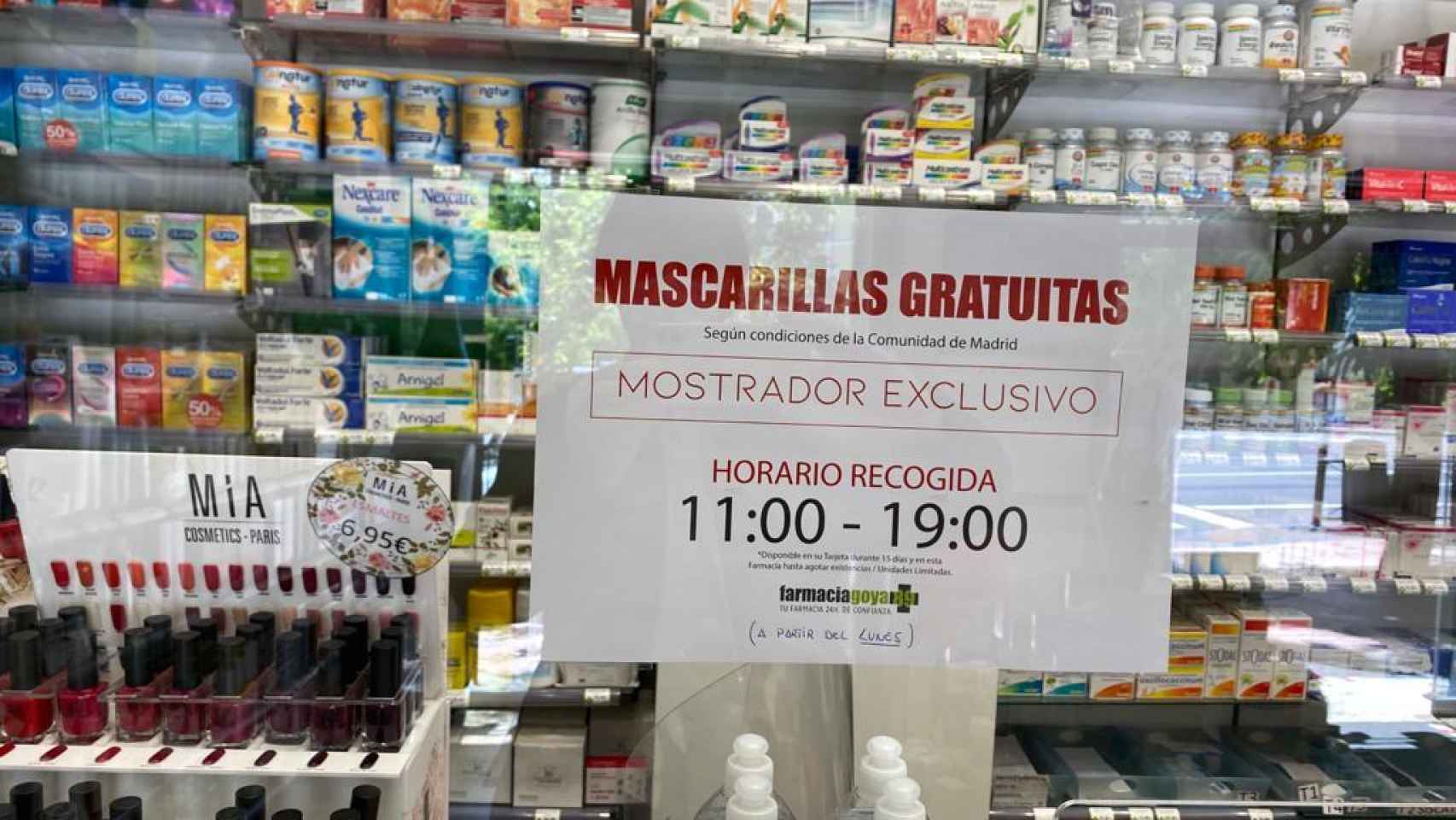 Las farmacias dispondrán de una mascarilla gratuita por madrileño a partir de este lunes.