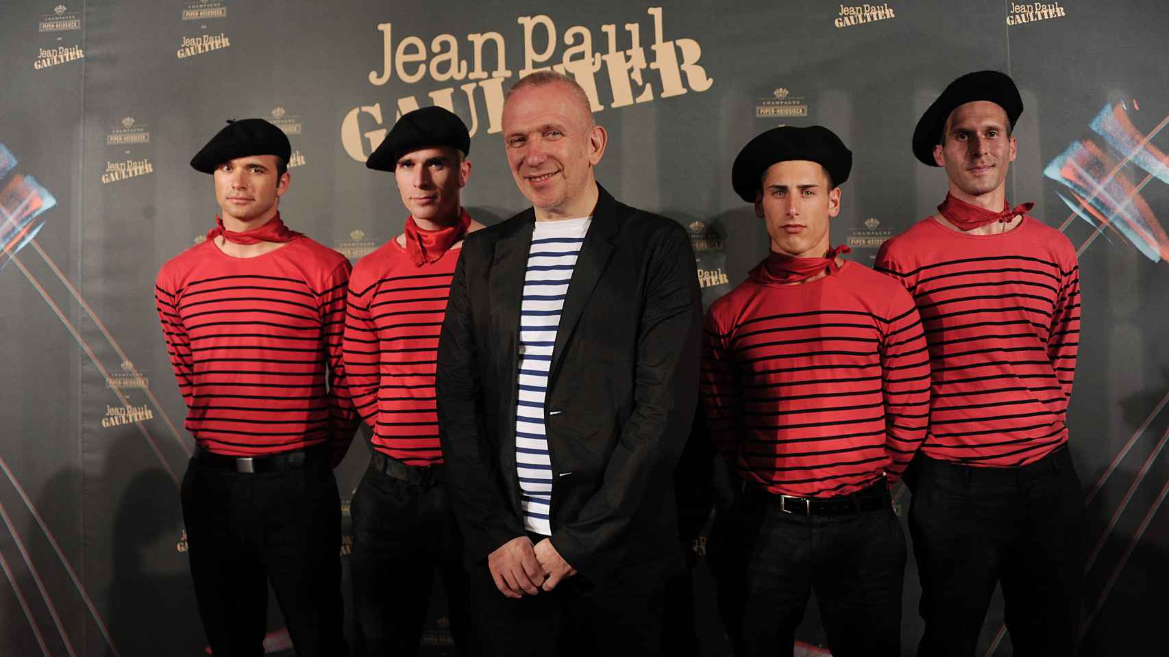 Jean Paul Gaultier ha sido uno de los diseñadores que ha hecho de la camiseta marinera su seña de identidad.